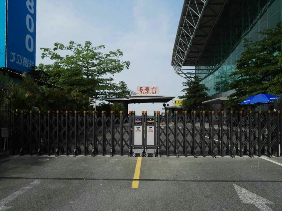 深圳機場伸縮門